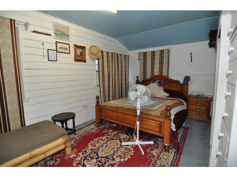 32 Vulture Street, Charters Towers QLD 4820