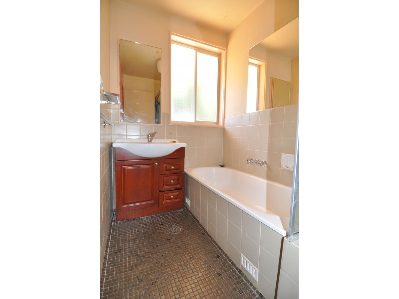 4 Grevillea Court, Greenvale QLD 4816