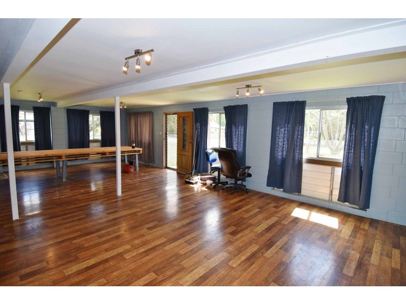 4 Deighton Street, Richmond Hill QLD 4820