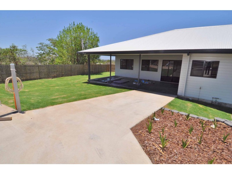 8 Alabama Road, Alabama Hill QLD 4820