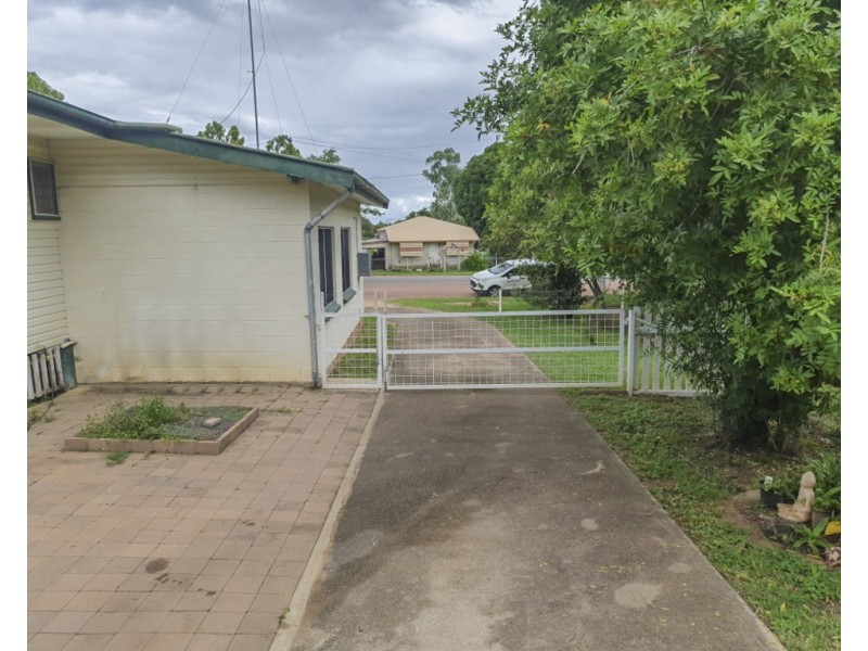 22 Racecourse Road, Richmond Hill QLD 4820