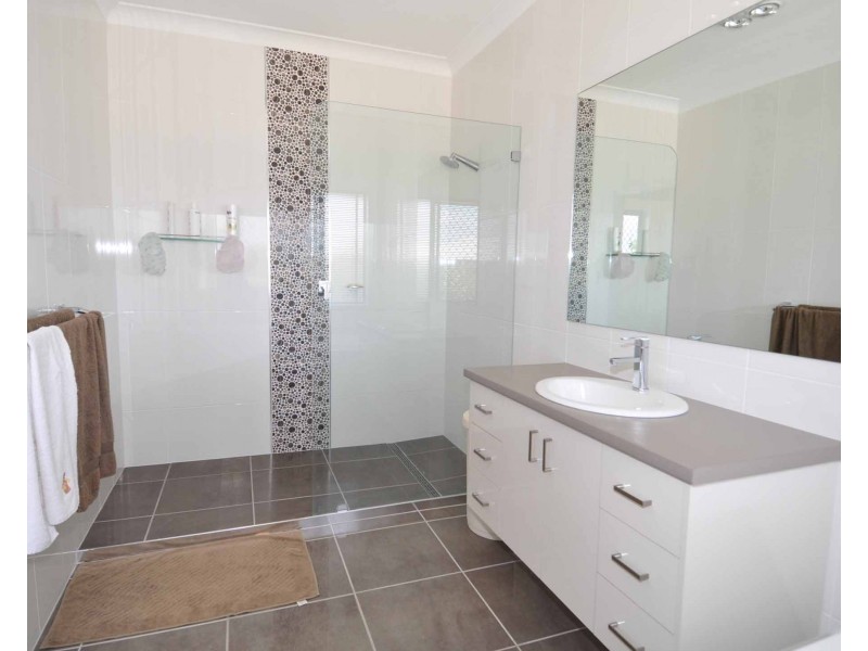 35 Axford Road, Toll QLD 4820