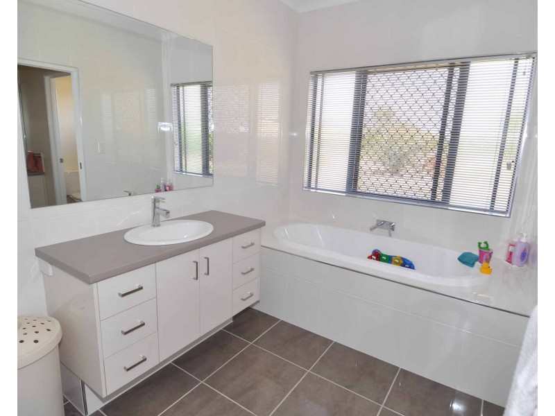 35 Axford Road, Toll QLD 4820