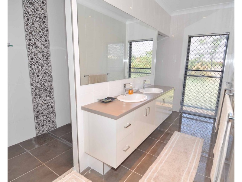 35 Axford Road, Toll QLD 4820