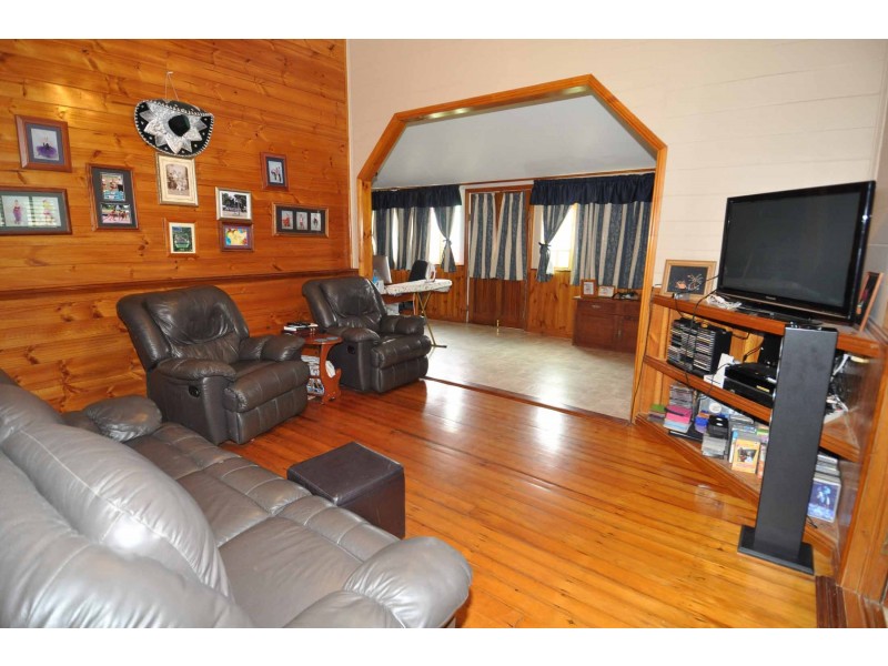 23 Aberdeen Road, Millchester QLD 4820