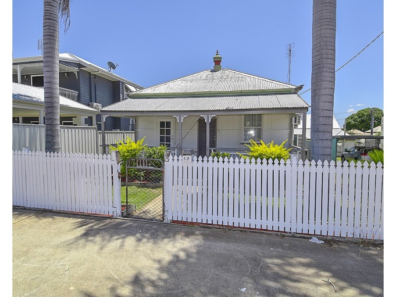 17 Ryan Street, Charters Towers City QLD 4820