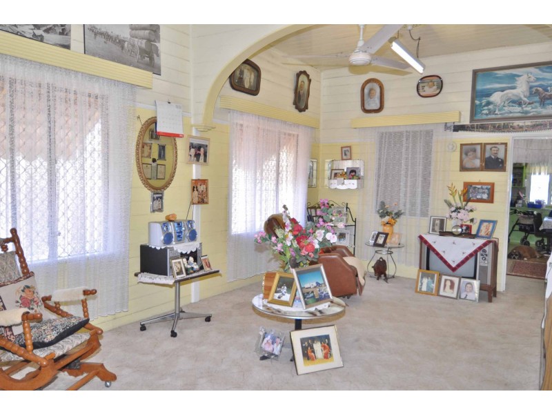 9 Rainbow Road, Charters Towers QLD 4820