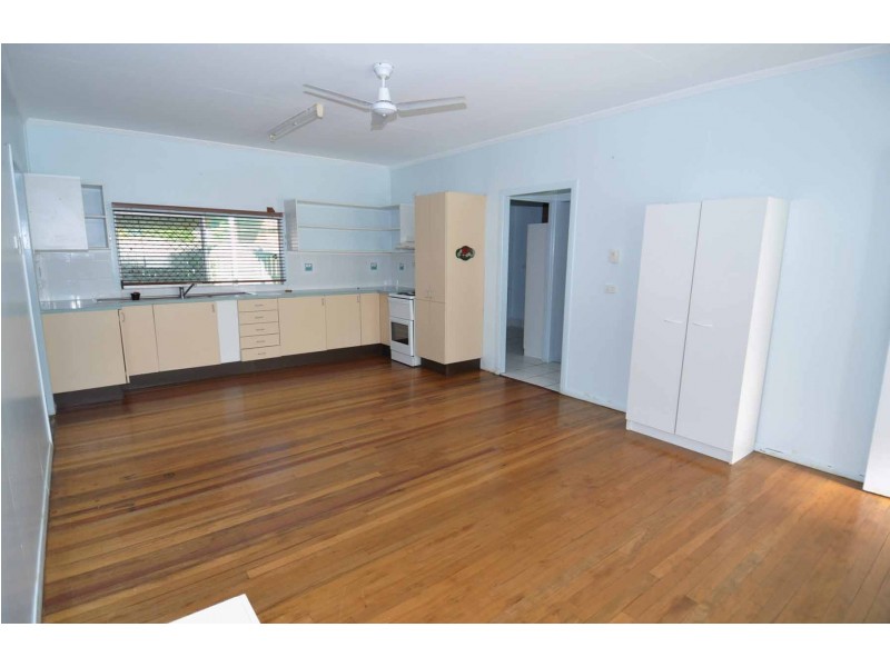 32 Oxford Street, Charters Towers City QLD 4820