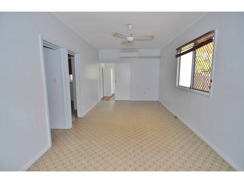 32 Oxford Street, Charters Towers City QLD 4820