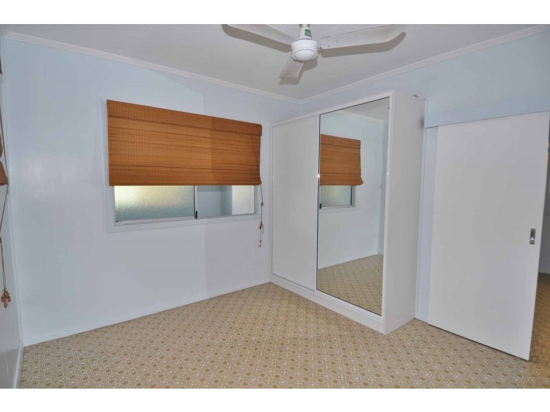 32 Oxford Street, Charters Towers City QLD 4820