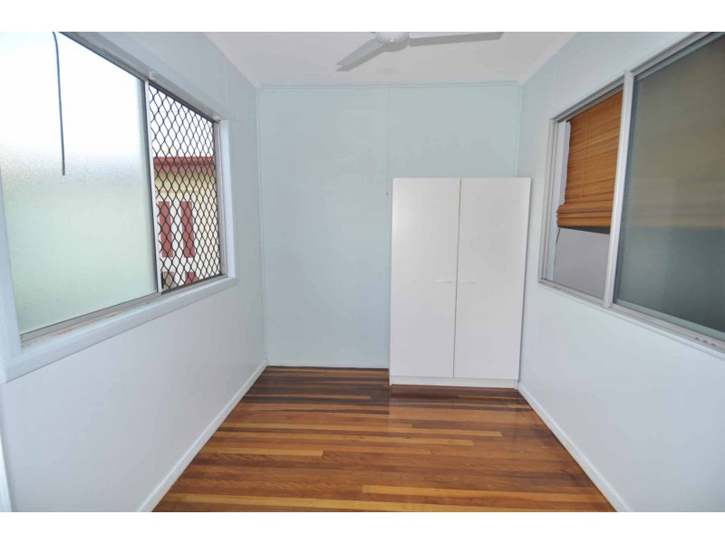 32 Oxford Street, Charters Towers City QLD 4820