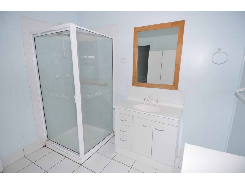 32 Oxford Street, Charters Towers City QLD 4820