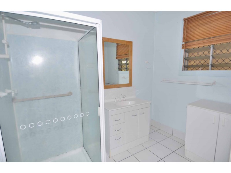 32 Oxford Street, Charters Towers City QLD 4820