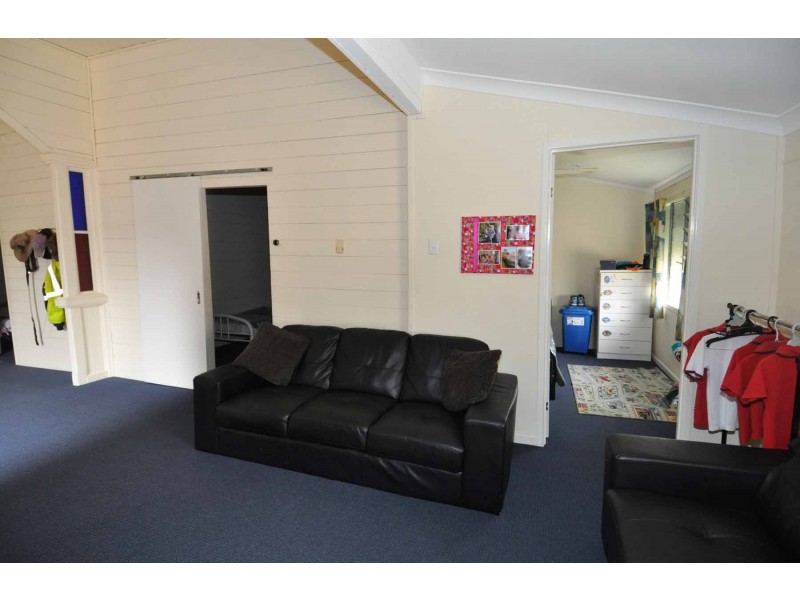 25 Melville Street, Charters Towers QLD 4820