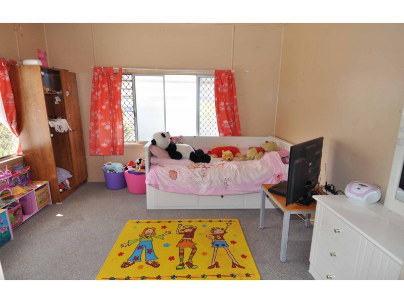 16 Rainbow Road, Charters Towers City QLD 4820