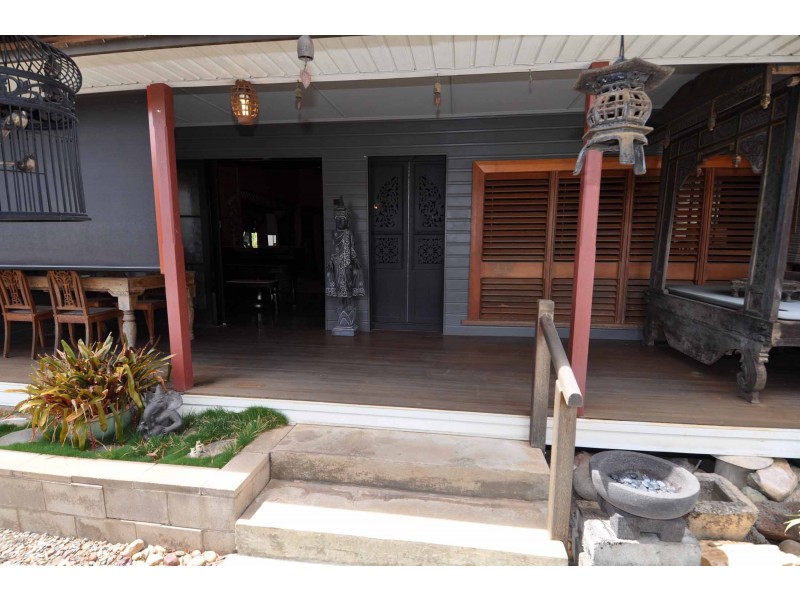 100 Mary Street, Charters Towers QLD 4820