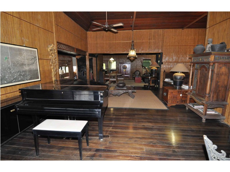 100 Mary Street, Charters Towers QLD 4820