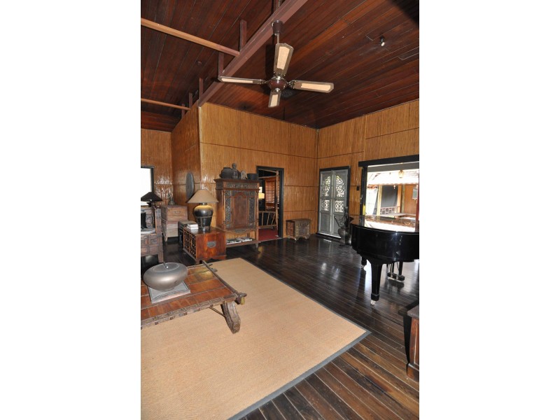 100 Mary Street, Charters Towers QLD 4820