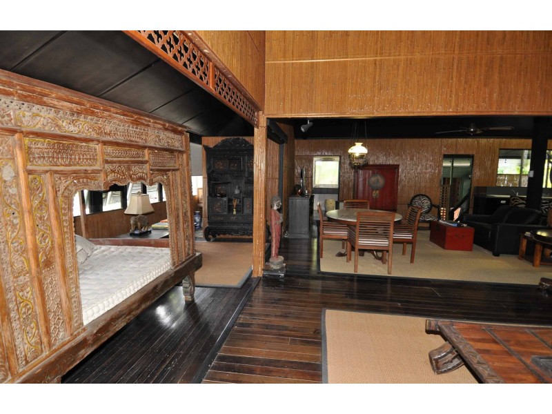 100 Mary Street, Charters Towers QLD 4820