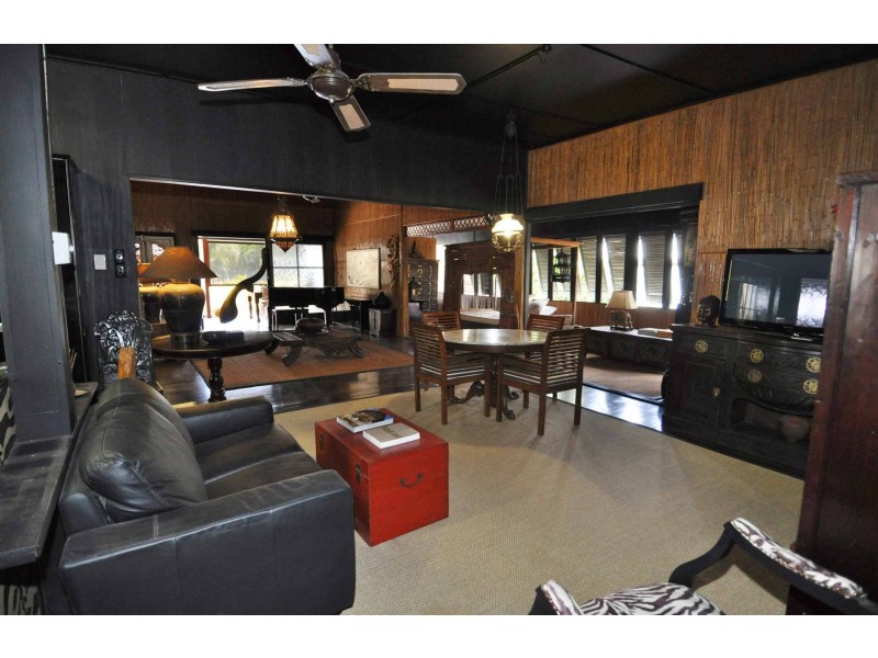 100 Mary Street, Charters Towers QLD 4820