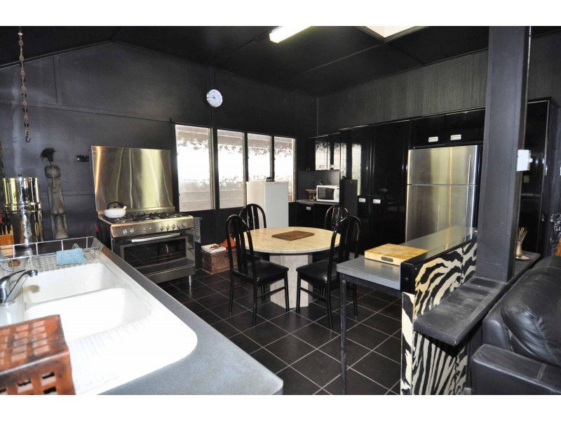 100 Mary Street, Charters Towers QLD 4820