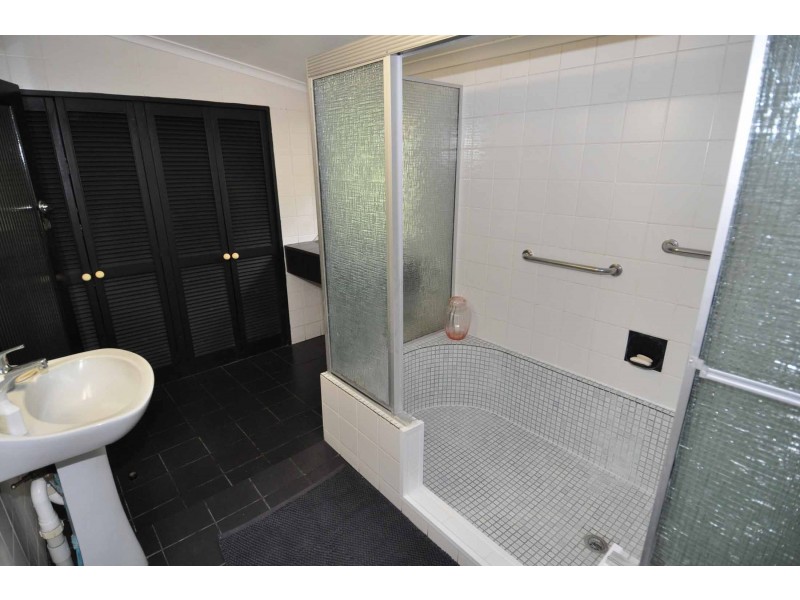 100 Mary Street, Charters Towers QLD 4820