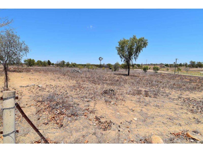 20 Davis Street, Charters Towers QLD 4820