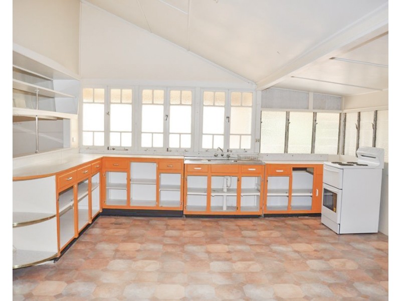 46 Racecourse Road, Charters Towers City QLD 4820