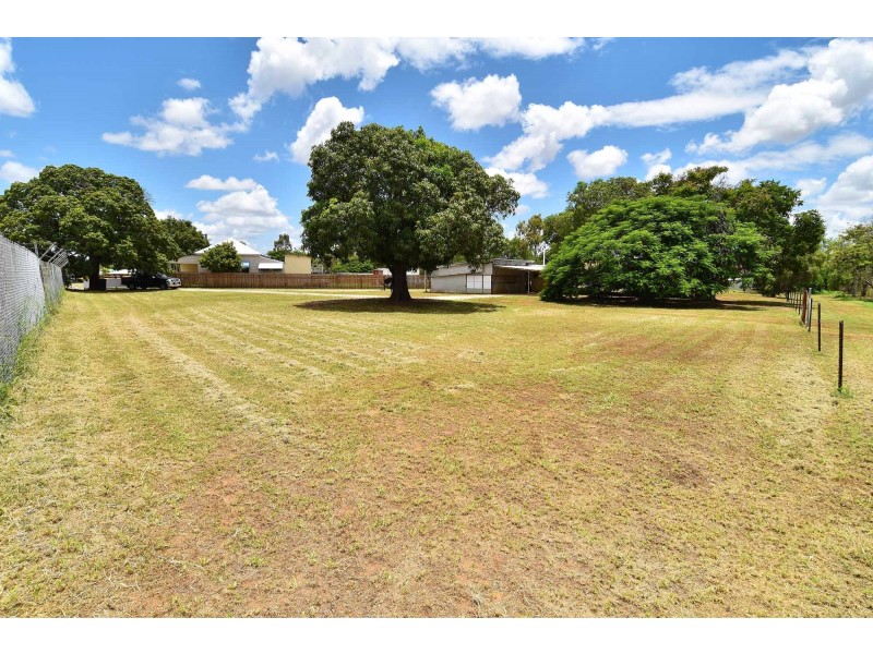 1 Dundee Lane, Charters Towers QLD 4820