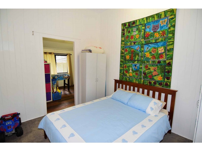 77 Mary Street, Charters Towers QLD 4820