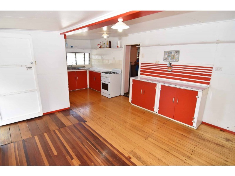 17 Racecourse Road, Richmond Hill QLD 4820