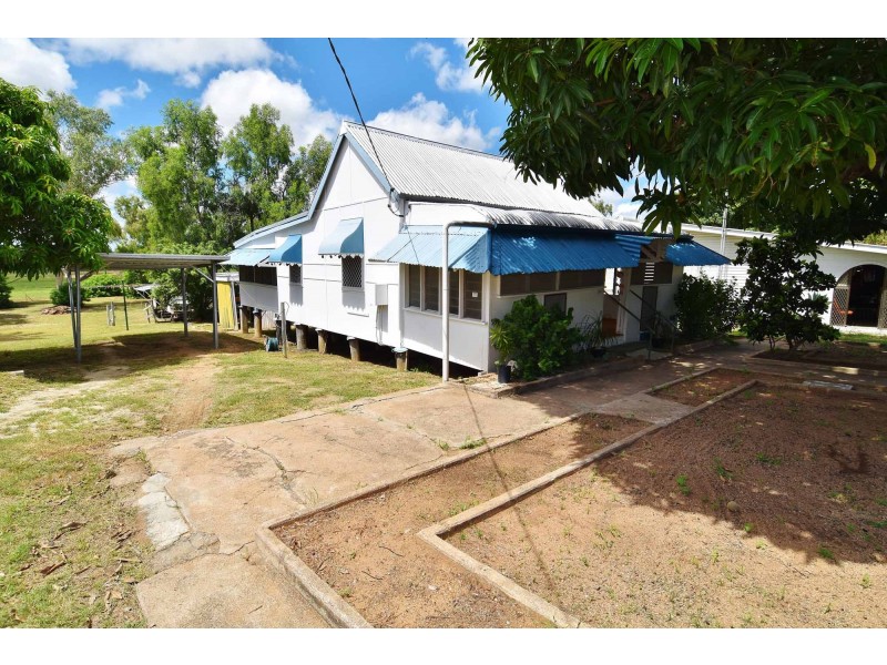 17 Racecourse Road, Richmond Hill QLD 4820