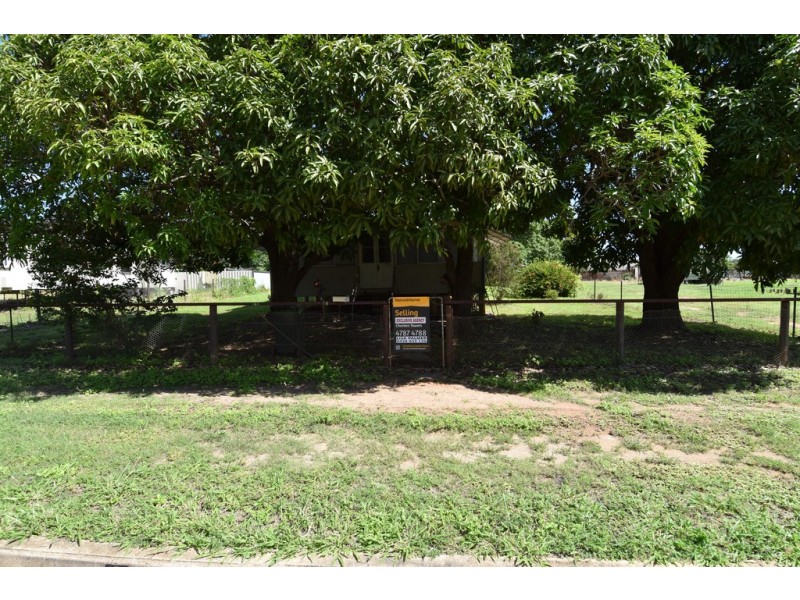 14 Oxford Street, Charters Towers City QLD 4820
