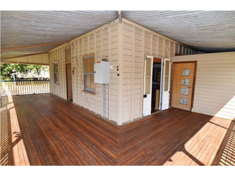 12 Vulture Street, Charters Towers City QLD 4820