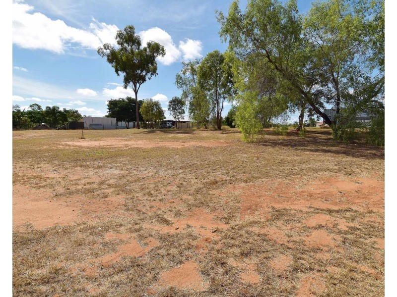 55 Estate Avenue, Toll QLD 4820