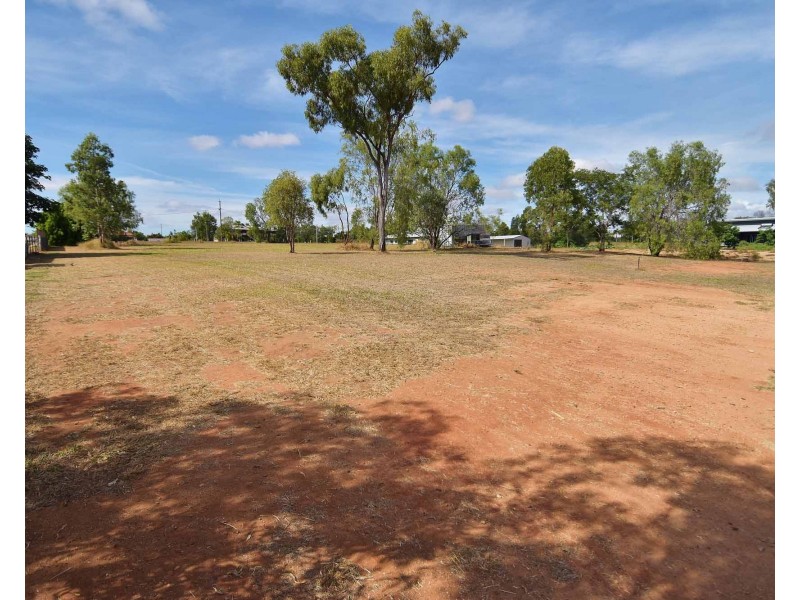 55 Estate Avenue, Toll QLD 4820
