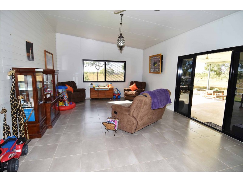 276 Sandy Creek Road, Southern Cross QLD 4820