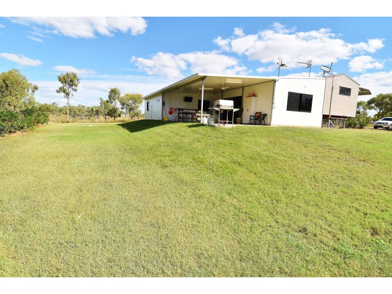 276 Sandy Creek Road, Southern Cross QLD 4820
