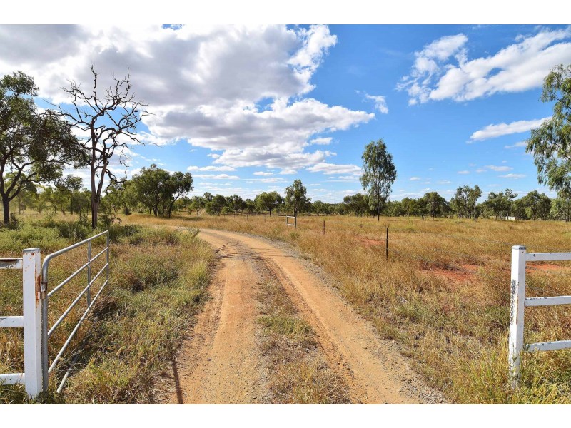 276 Sandy Creek Road, Southern Cross QLD 4820