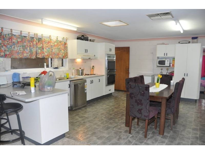 27 Racecourse Road, Richmond Hill QLD 4820