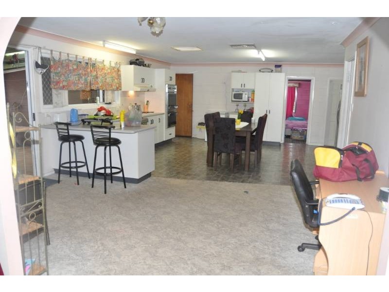 27 Racecourse Road, Richmond Hill QLD 4820