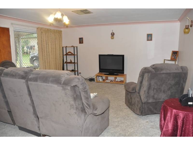 27 Racecourse Road, Richmond Hill QLD 4820