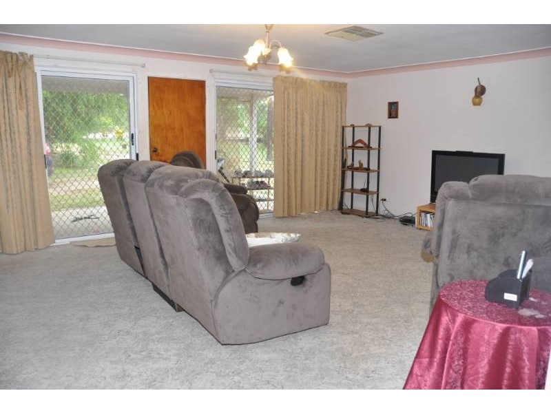 27 Racecourse Road, Richmond Hill QLD 4820