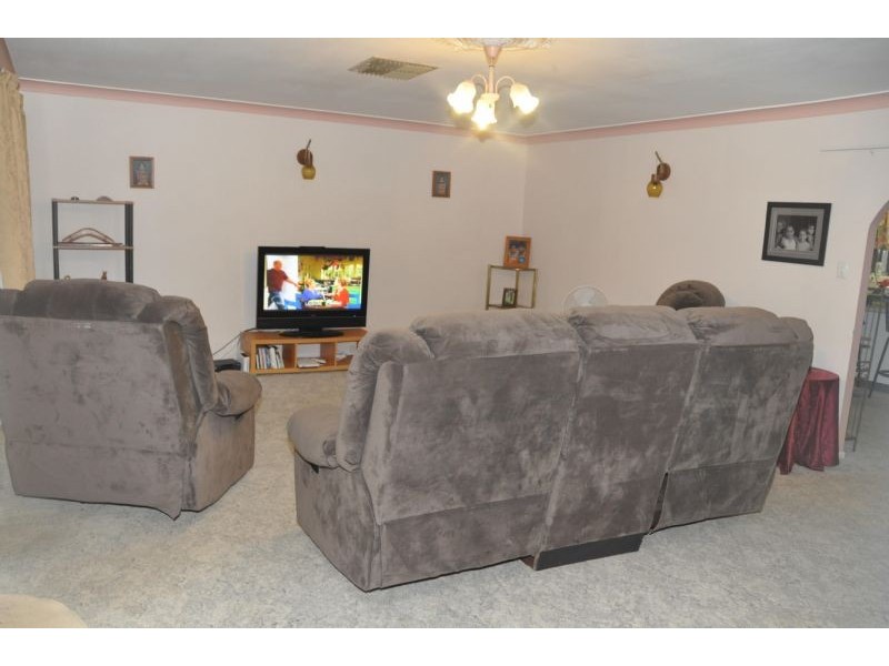 27 Racecourse Road, Richmond Hill QLD 4820