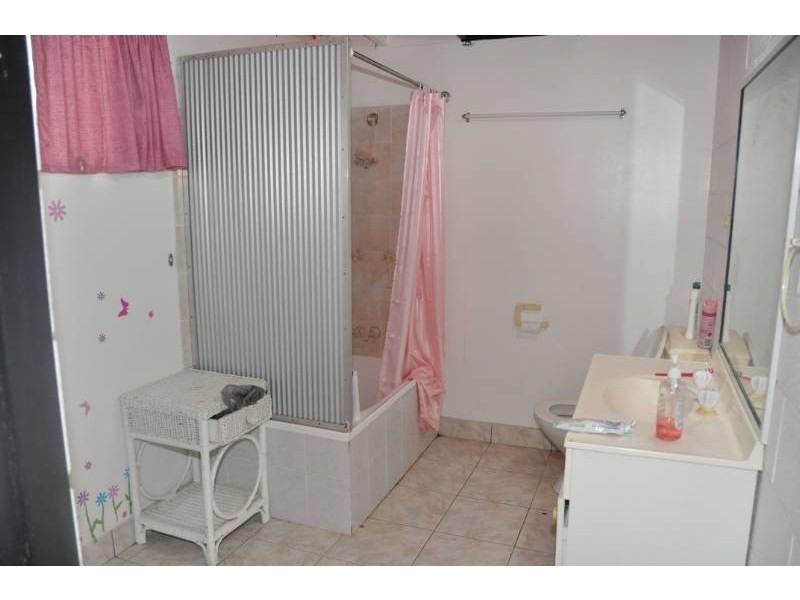 27 Racecourse Road, Richmond Hill QLD 4820