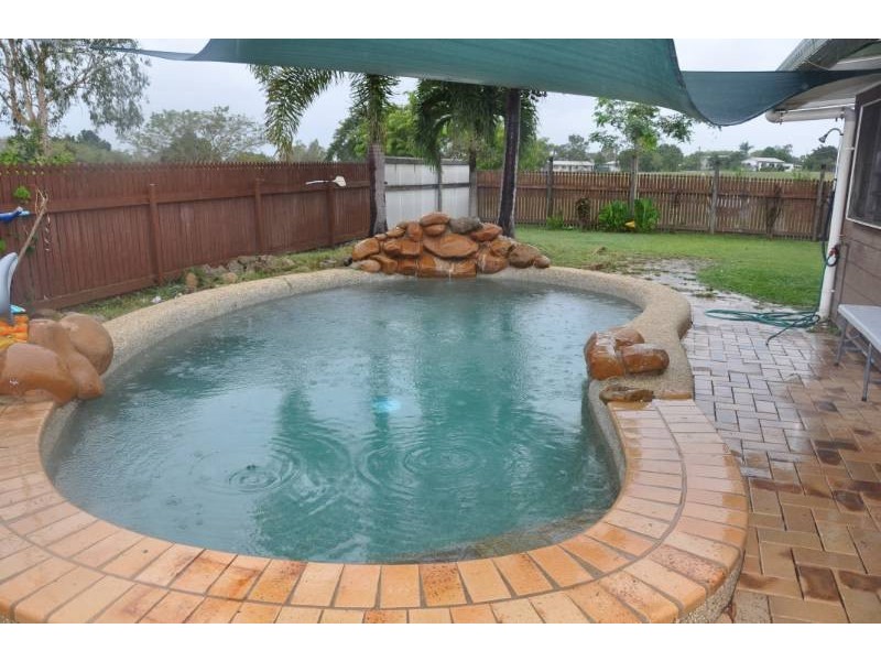 27 Racecourse Road, Richmond Hill QLD 4820