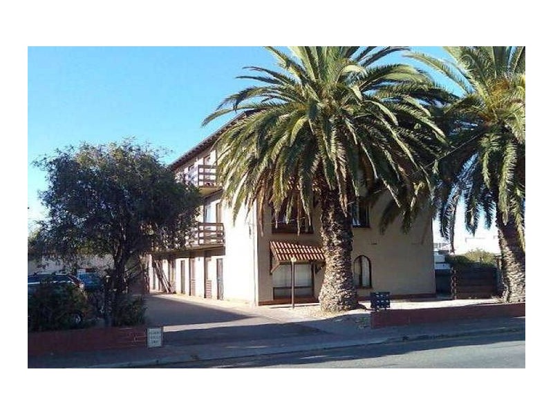 U18/17 Caroline Street, Glenelg North SA 5045