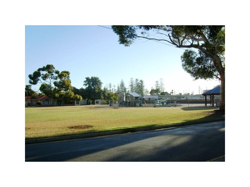U18/17 Caroline Street, Glenelg North SA 5045