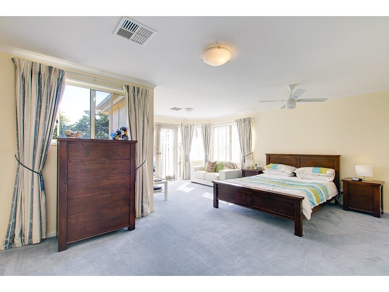 20 Ingleton Drive, Hallett Cove SA 5158