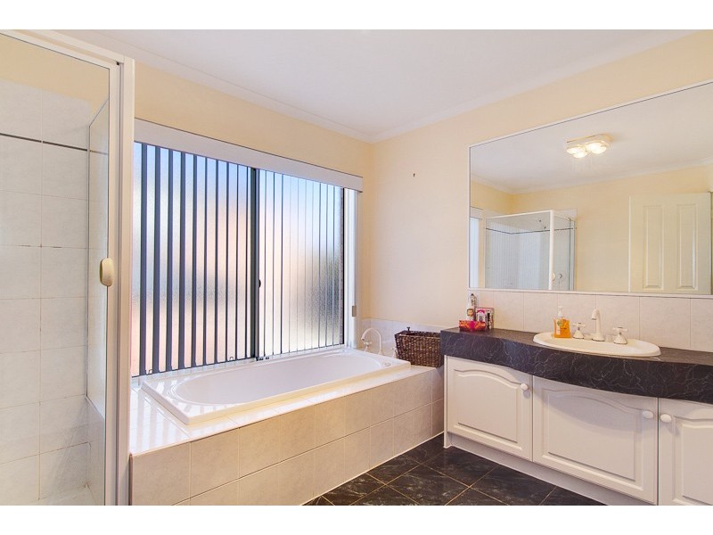 20 Ingleton Drive, Hallett Cove SA 5158